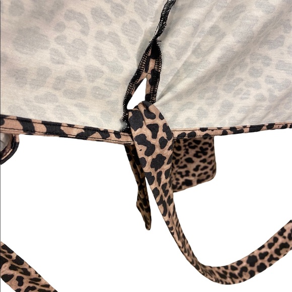 CHEETAH PRINT WRAP-AROUND LONG SLEEVE, V-NECK TOP, STRAIGHT SLEEVES, SIZE XS - Picture 8 of 10